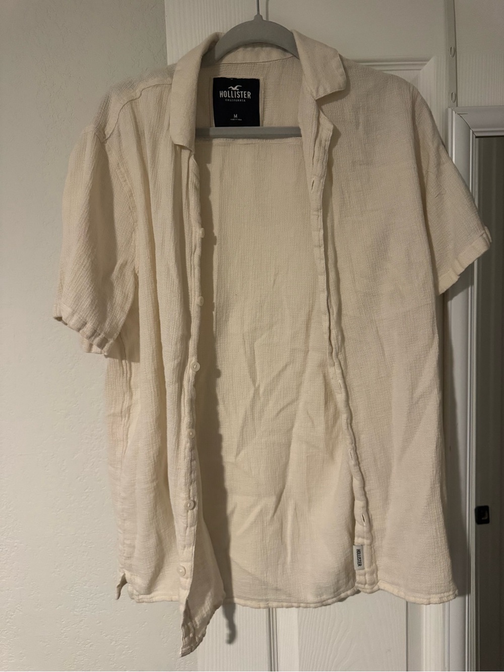 Hollister Men's Short Sleeve Cream Button-Up Shirt